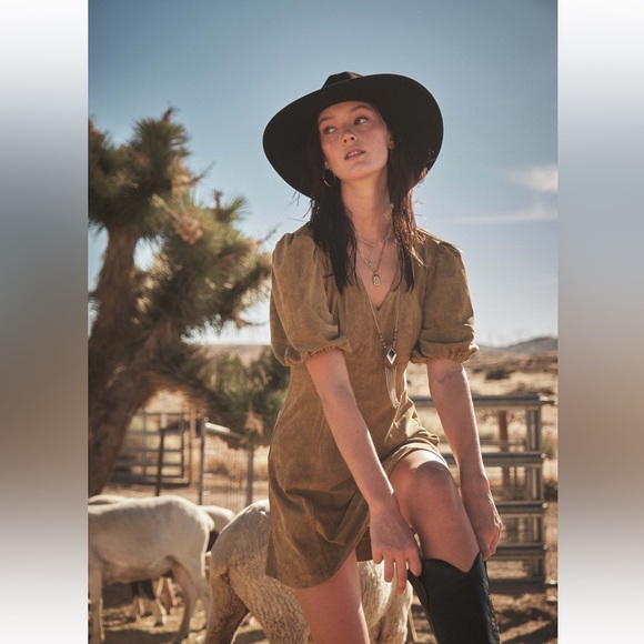 27 Faux Suede V-neck Bubble Sleeve Shift Dress - Picture 2 of 5